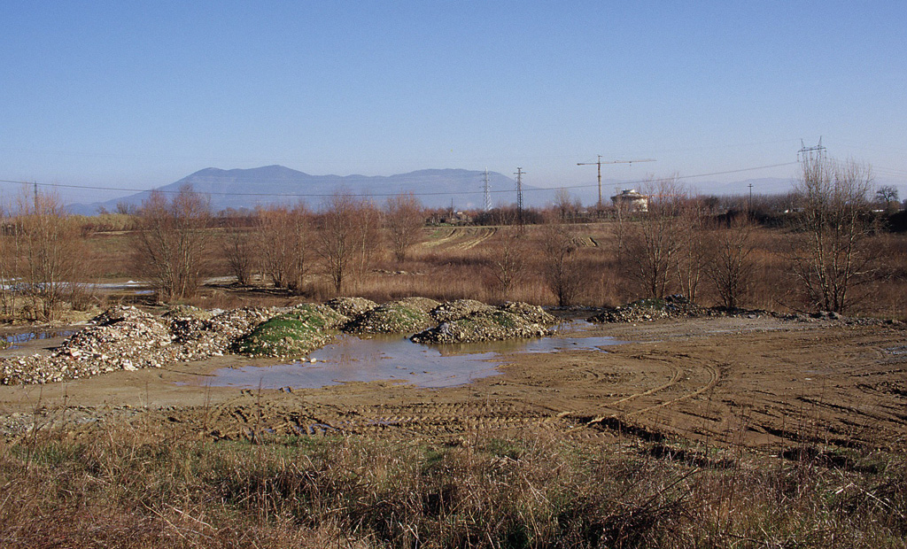 Interramento di un bacino lacustre.
Lastra a Signa, Firenze (1996)