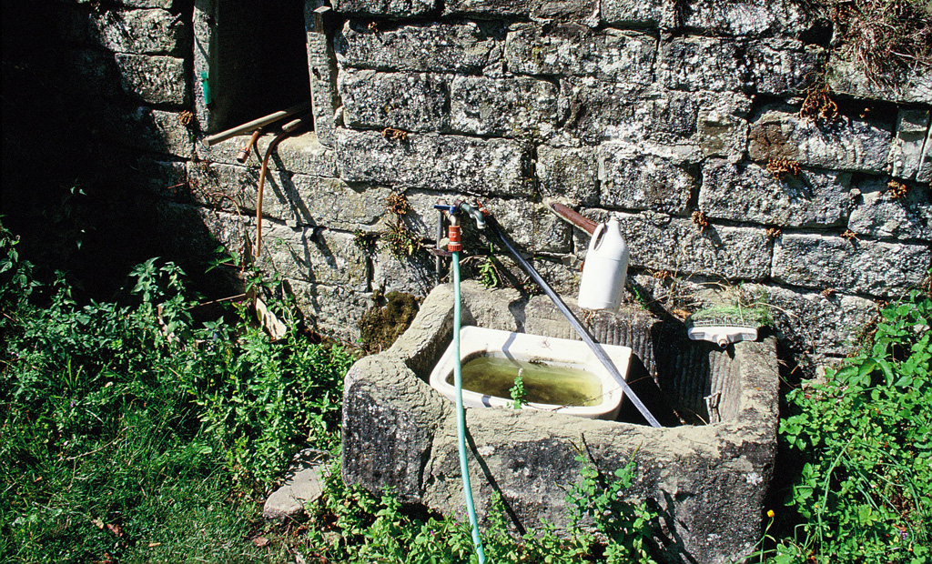 Captazione abusiva da un’antica fonte.
Stia, Arezzo (1997)