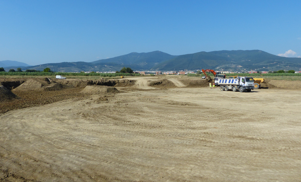 A metà lavori del nuovo lago (fine luglio 2013)